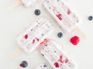 Berry Frozen Yogurt Popsicles
