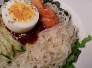 Korean Bibim Naengmyun (Instant Spicy Cold Noodles)