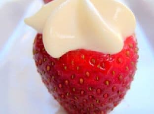 Cannoli Cream-Filled Strawberries